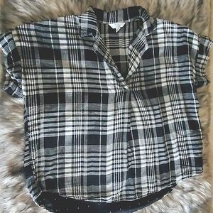 Time and Tru - Black Cream Short Sleeve Blouse